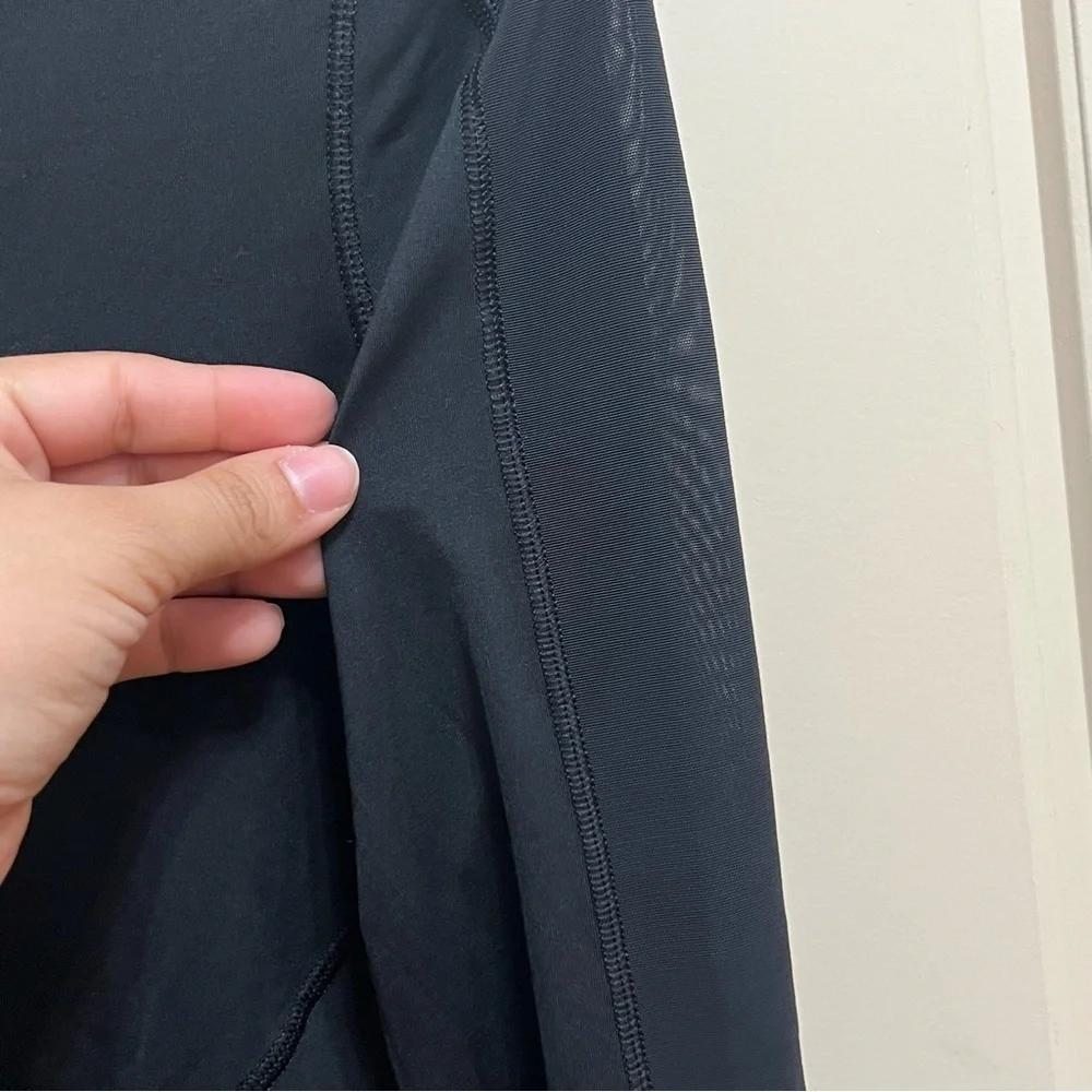Athleta Black Athleisure Long Sleeve Workout Shirt With Thumbholes Size XS - Picture 4 of 8